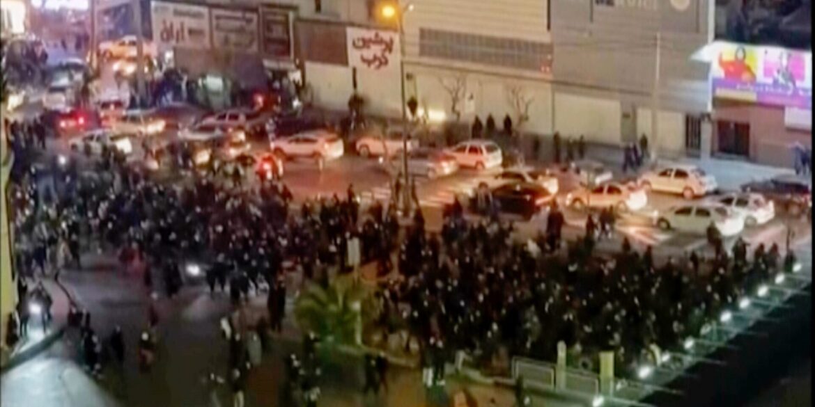Bereits am Donnerstag war es in der Hauptstadt des Irans zu massiven Protesten gegen die Staatsführung gekommen.