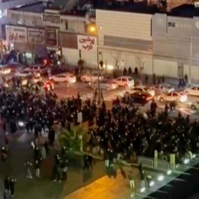 Bereits am Donnerstag war es in der Hauptstadt des Irans zu massiven Protesten gegen die Staatsführung gekommen.