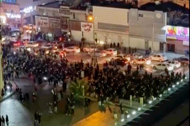 Bereits am Donnerstag war es in der Hauptstadt des Irans zu massiven Protesten gegen die Staatsführung gekommen.