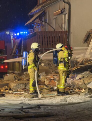 Am frühen Morgen wurden die Einsatzkräfte zu dem Haus gerufen.