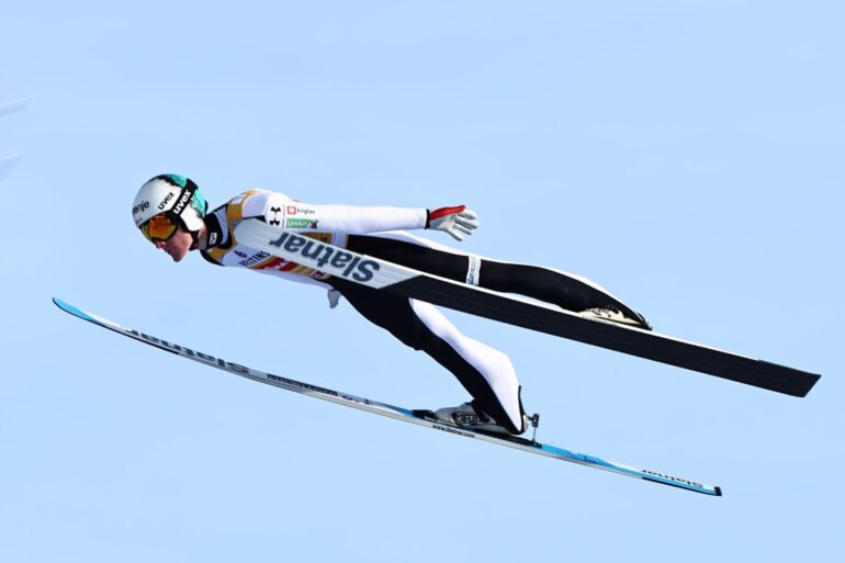 Domen Prevc fliegt in Garmisch-Partenkirchen zum Sieg.