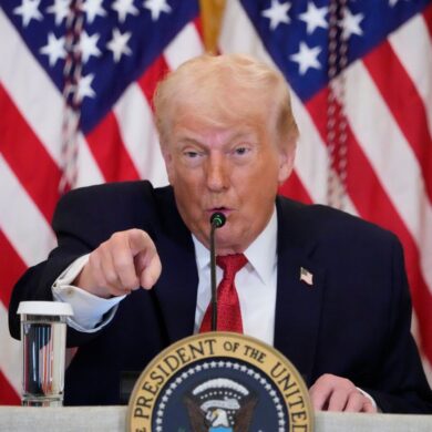 Trump droht Gegnern seiner Grönland-Pläne mit Zöllen.