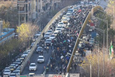 Bei den Protesten im Iran kommt es zunehmend zu Gewalt. (Archivbild)