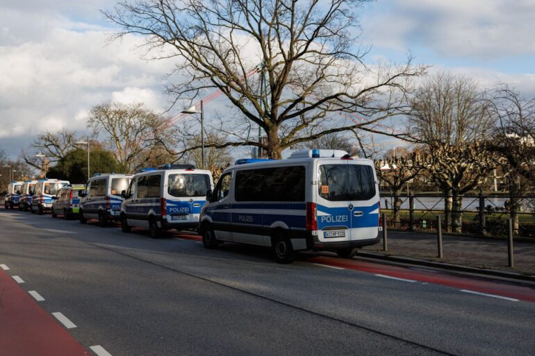 Der Main liegt nicht weit von der Schule.
