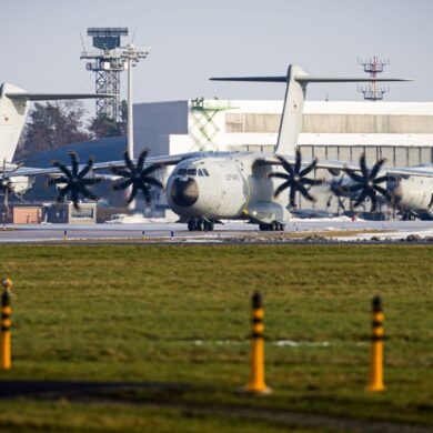 Deutsche Bundeswehr-Soldaten sind am Morgen vom Fliegerhorst Wunstorf nach Dänemark gestartet.
