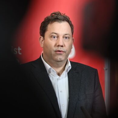 Klingbeil reist zu einem Finanzminister-Treffen. (Archivbild)