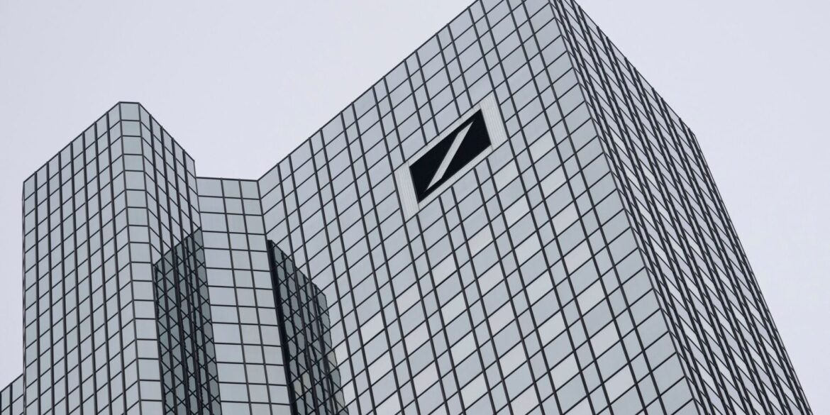 Am Mittwoch betraten Ermittler die Zentrale der Deutschen Bank an der Frankfurter Taunusanlage.
