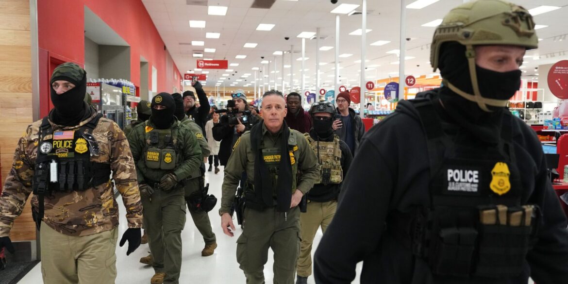 Der Einsatz der Bundesbeamten in Minnesota sei verfassungswidrig und illegal, heißt es in der Minnesota-Klage.