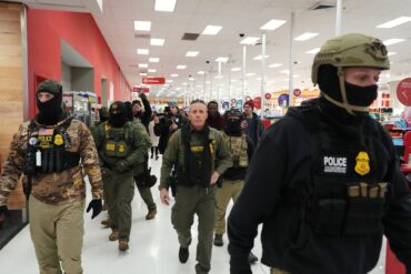 Der Einsatz der Bundesbeamten in Minnesota sei verfassungswidrig und illegal, heißt es in der Minnesota-Klage.