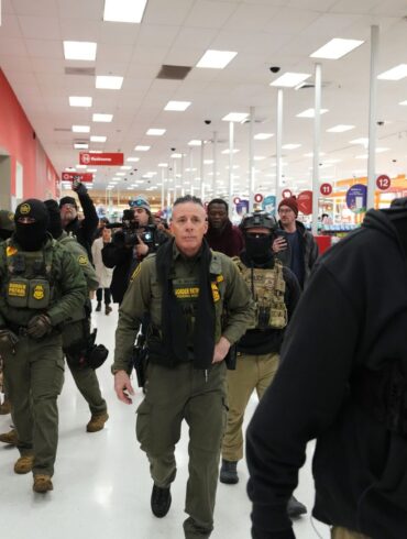 Der Einsatz der Bundesbeamten in Minnesota sei verfassungswidrig und illegal, heißt es in der Minnesota-Klage.