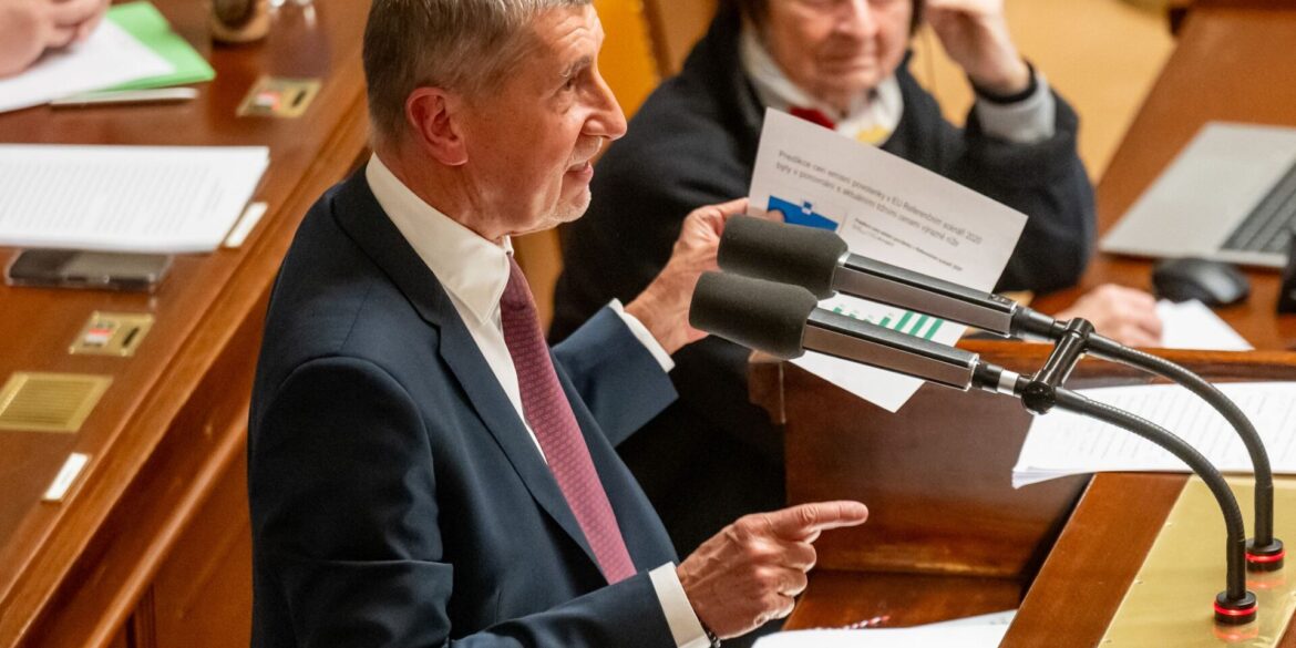 Tschechiens Ministerpräsident Andrej Babis kann nach einer gewonnenen Vertrauensabstimmung weiterregieren. (Archivbild)