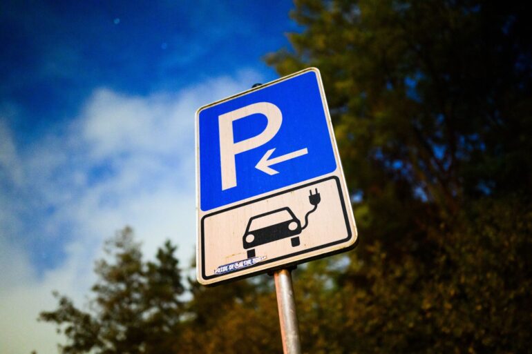 Nun gibt es wieder Geld vom Staat für Kauf oder Leasing eines Elektroautos.