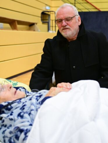 In einer Notunterkunft hat eine 97-Jährige Unterschlupf gefunden.