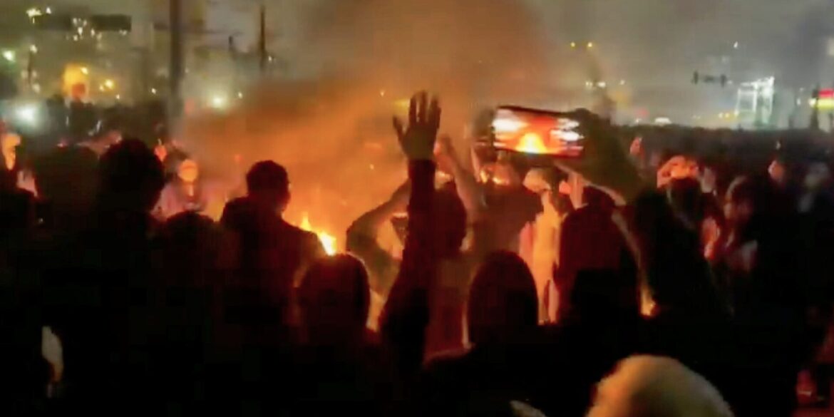 Die Proteste im Iran dauern mittlerweile mehr als zwei Wochen - können sie die Staatsführung wirklich stürzen? (Archivbild)