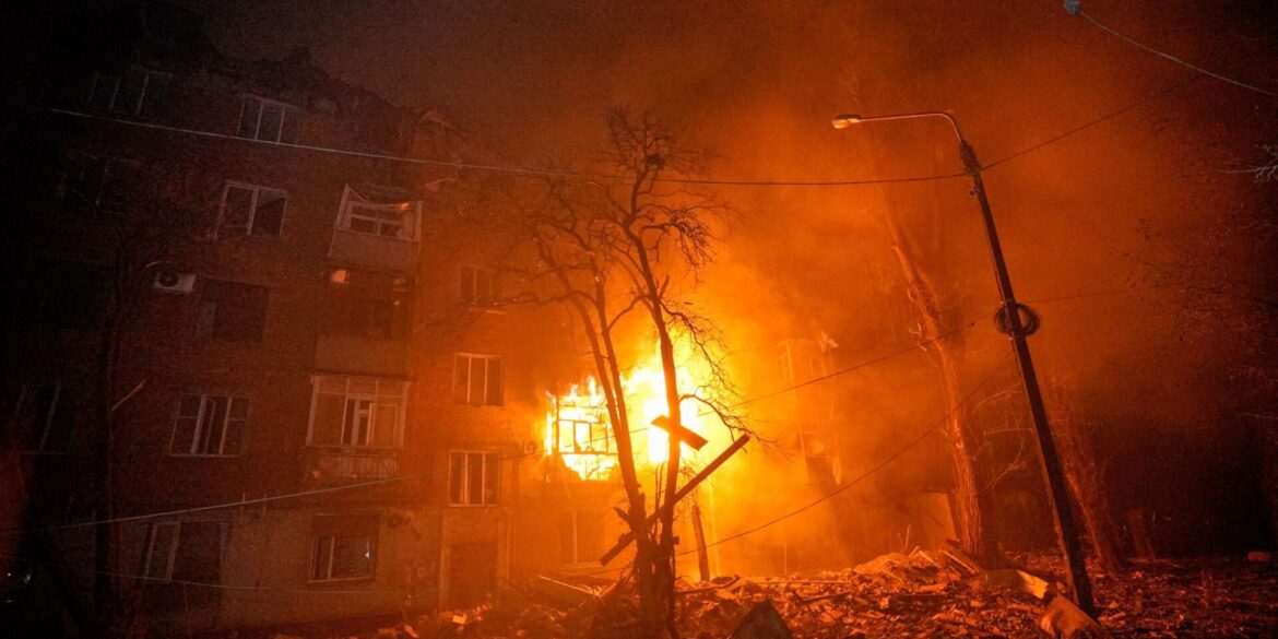 Präsident Wolodymyr Selenskyj zufolge gibt es Anzeichen für einen massiven russischen Luftangriff in der Nacht zum Freitag.