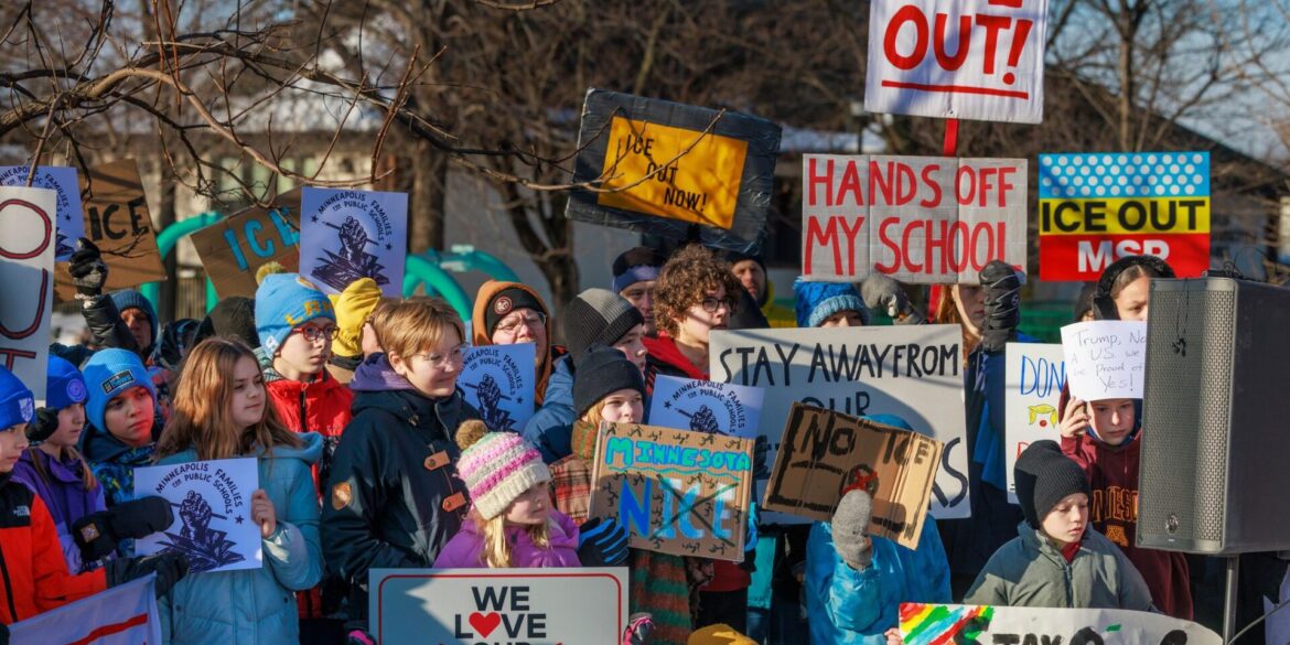 Auch Schüler protestierten.
