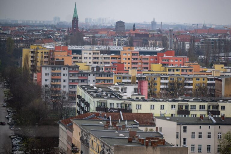 Wo die Mietpreisbremse gilt, die für Gebiete mit angespanntem Wohnungsmarkt gedacht ist, legen die Länder fest. (Symbolbild)