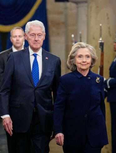 Die Anwälte der Clintons sagen, das Ehepaar sei bereit, zu einvernehmlich vereinbarten Terminen persönlich unter Eid auszusagen. (Archivbild)