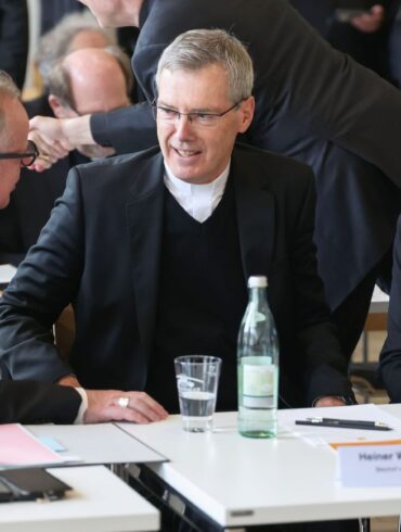 Der Hildesheimer Bischof Heiner Wilmer ist zum Vorsitzenden der Deutschen Bischofskonferenz gewählt worden.