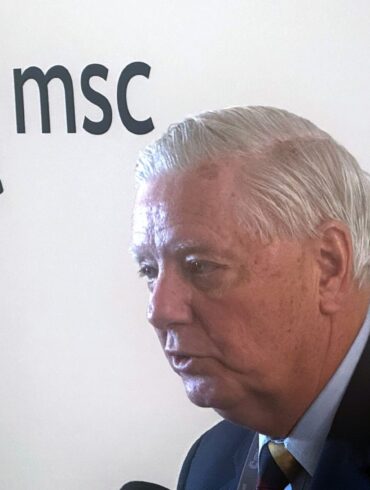 US-Senator Graham zeigt sich in München beeindruckt von Kanzler Merz und Premierminister Starmer.