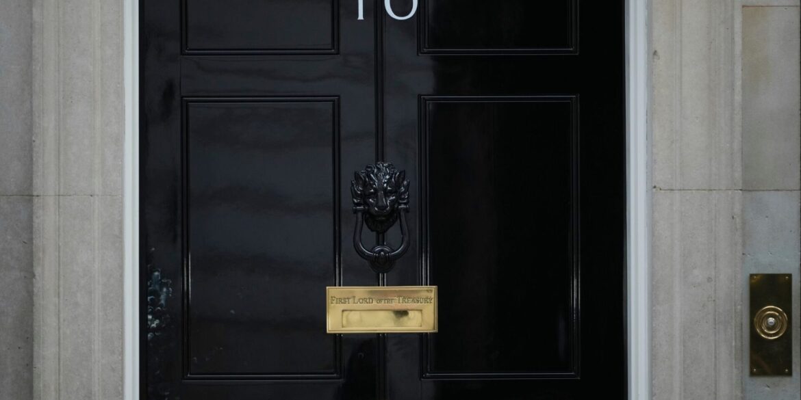 Der Kommunikationschef der Downing Street tritt zurück.