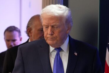 Der Supreme Court hat viele seiner Zölle für illegal erklärt - nun reagiert Trump.