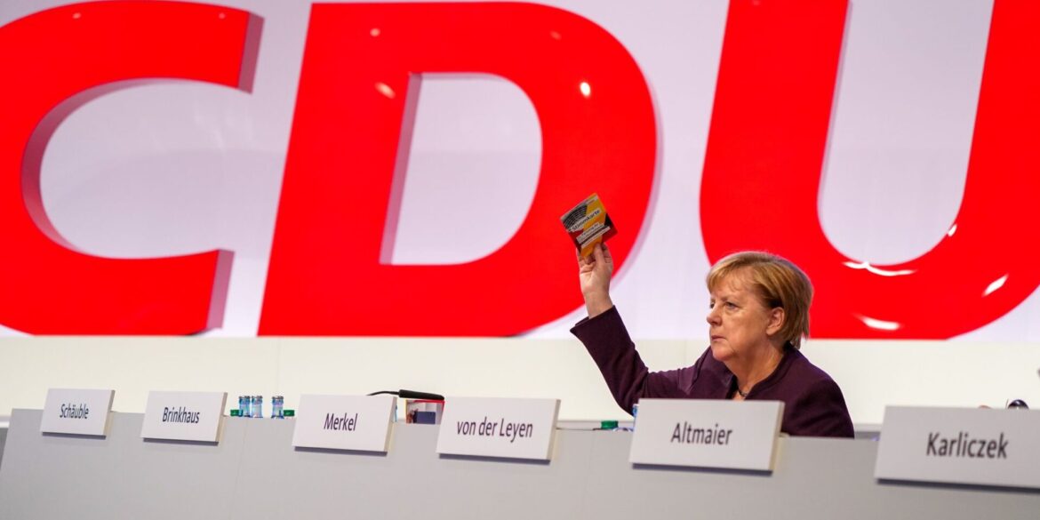 Zuletzt nahm Merkel 2019 physisch an einem Parteitag teil.