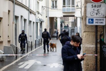 Inmitten politischer Spannungen meldet Frankreichs Linkspartei eine Bombendrohung gegen ihre Parteizentrale.
