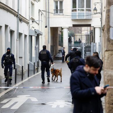 Inmitten politischer Spannungen meldet Frankreichs Linkspartei eine Bombendrohung gegen ihre Parteizentrale.