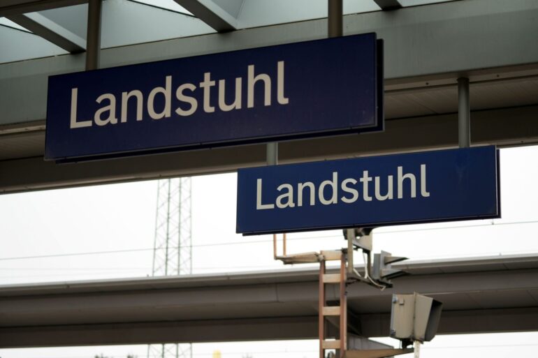Der Angriff geschah laut Polizeiangaben, kurz nachdem dem Zug den Bahnhof Landstuhl verlassen hatte.