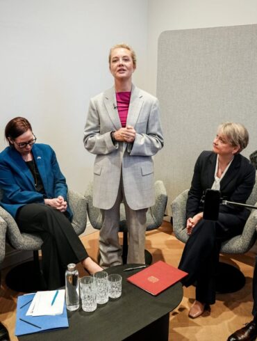 Nach Laboranalysen sehen die Außenminister von Deutschland, Großbritannien, Schweden und den Niederlanden es als erwiesen an, dass Kremlkritiker Alexej Nawalny von Russland vergiftet worden ist.