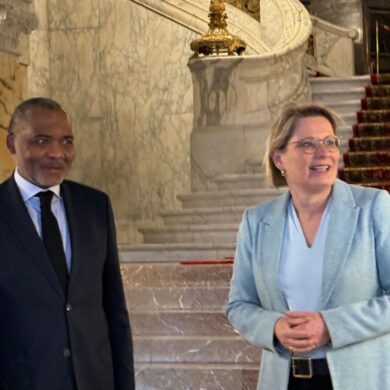 Bundesjustizministerin Stefanie Hubig (SPD) triff den den stellvertretenden Gerichtskanzler des Internationalen Gerichtshofs (IGH), Jean-Pelé Fomété.