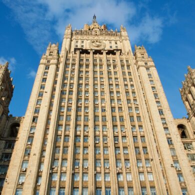 Russland hat nach der Ausweisung eines seiner Diplomaten aus Deutschland nun auch einen Mitarbeiter der deutschen Botschaft zur unerwünschten Person erklärt. (Archivbild)