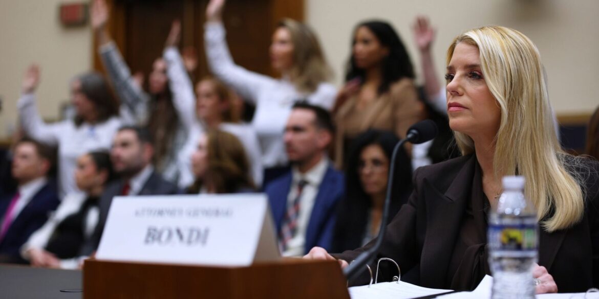 Ein Demokrat wirft US-Justizministerin Pam Bondi im Umgang mit den Epstein-Akten «Vertuschung» vor.