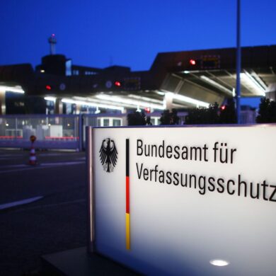 Darf der Verfassungsschutz des Bundes die AfD als gesichert rechtsextremistische Bestrebung einstufen? Das Verwaltungsgericht Köln hat entschieden.
