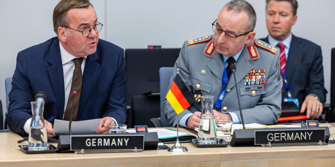 «Ich arbeite ausgezeichnet mit ihm zusammen, sehr vertrauensvoll», sagt Verteidigungsminister Boris Pistorius über Generalinspekteur Carsten Breuer. (Archivbild)