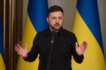 Für den ukrainischen Präsidenten Wolodymyr Selenskyj sind Wahlen in der vor fast vier Jahren von Russland angegriffenen Ukraine eine Frage der Sicherheit. (Archivbild)