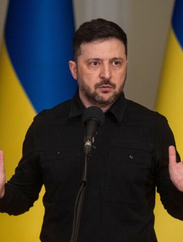 Für den ukrainischen Präsidenten Wolodymyr Selenskyj sind Wahlen in der vor fast vier Jahren von Russland angegriffenen Ukraine eine Frage der Sicherheit. (Archivbild)