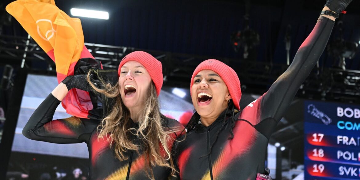 Nach der Gold-Fahrt: Laura Nolte (l) und Deborah Levi.