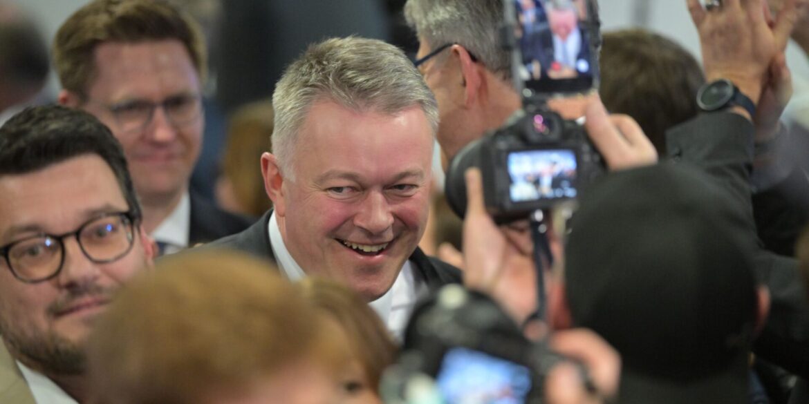 Gordon Schnieder ist der strahlende Wahlsieger.