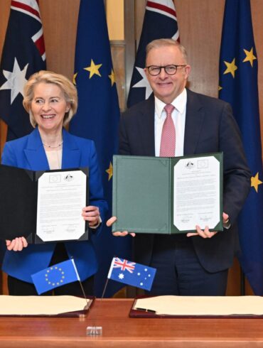 EU-Kommissionspräsidentin von der Leyen und Australiens Premier Albanese posierten strahlend vor der Presse.
