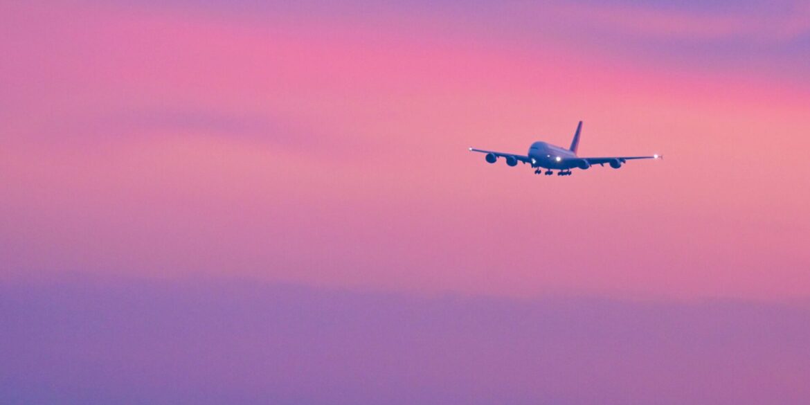 Ein Airbus A380 aus Abu Dhabi landet in München ohne Passagiere.