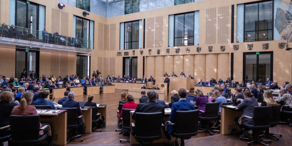 Im Bundesrat wurde jetzt die Umsetzung der EU-Asylreform in deutsches Recht gebilligt.