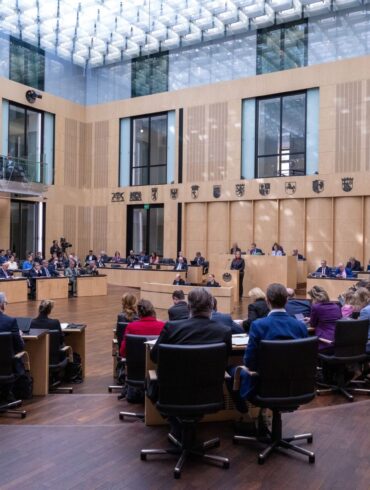 Im Bundesrat wurde jetzt die Umsetzung der EU-Asylreform in deutsches Recht gebilligt.