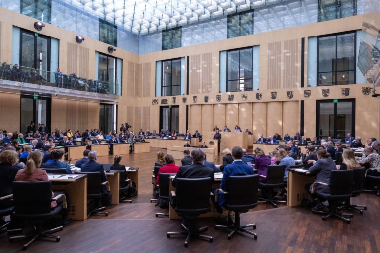 Im Bundesrat wurde jetzt die Umsetzung der EU-Asylreform in deutsches Recht gebilligt.