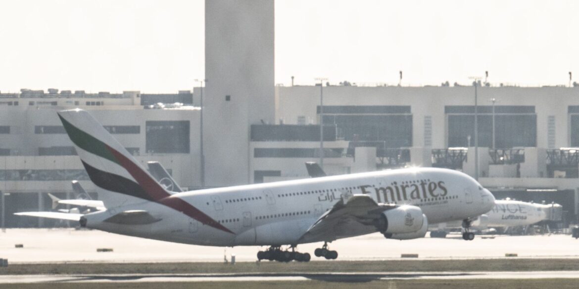Der Airbus A-380 landete am Dienstag um kurz nach 13.30 Uhr in Frankfurt.