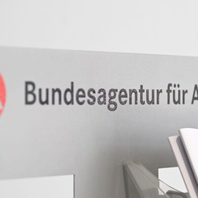 Die Zahl der Arbeitslosen in Deutschland bleibt auch im März oberhalb der Grenze von drei Millionen.