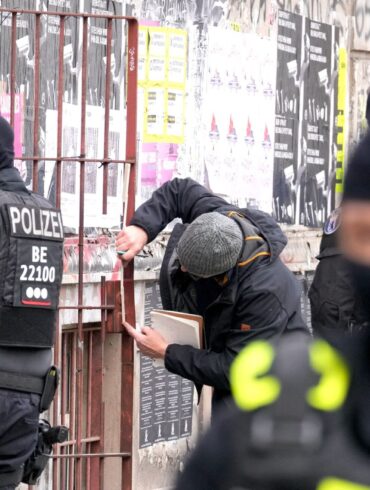 Nach dem Anschlag auf das Berliner Stromnetz im September 2025 ermittelte die Polizei vier Verdächtige.