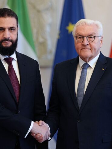 Als ersten Programmpunkt traf der syrische Übergangspräsident Ahmed al-Scharaa den Bundespräsidenten Frank-Walter Steinmeier.