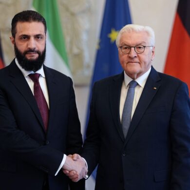 Als ersten Programmpunkt traf der syrische Übergangspräsident Ahmed al-Scharaa den Bundespräsidenten Frank-Walter Steinmeier.